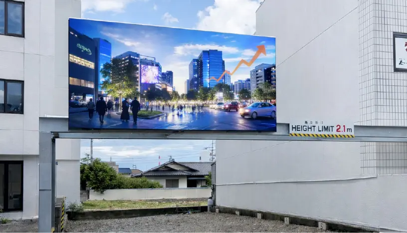 公共施設やビル壁面に設置された屋外用サイネージ壁掛けモデル。案内マップや熱中症注意喚起の表示事例